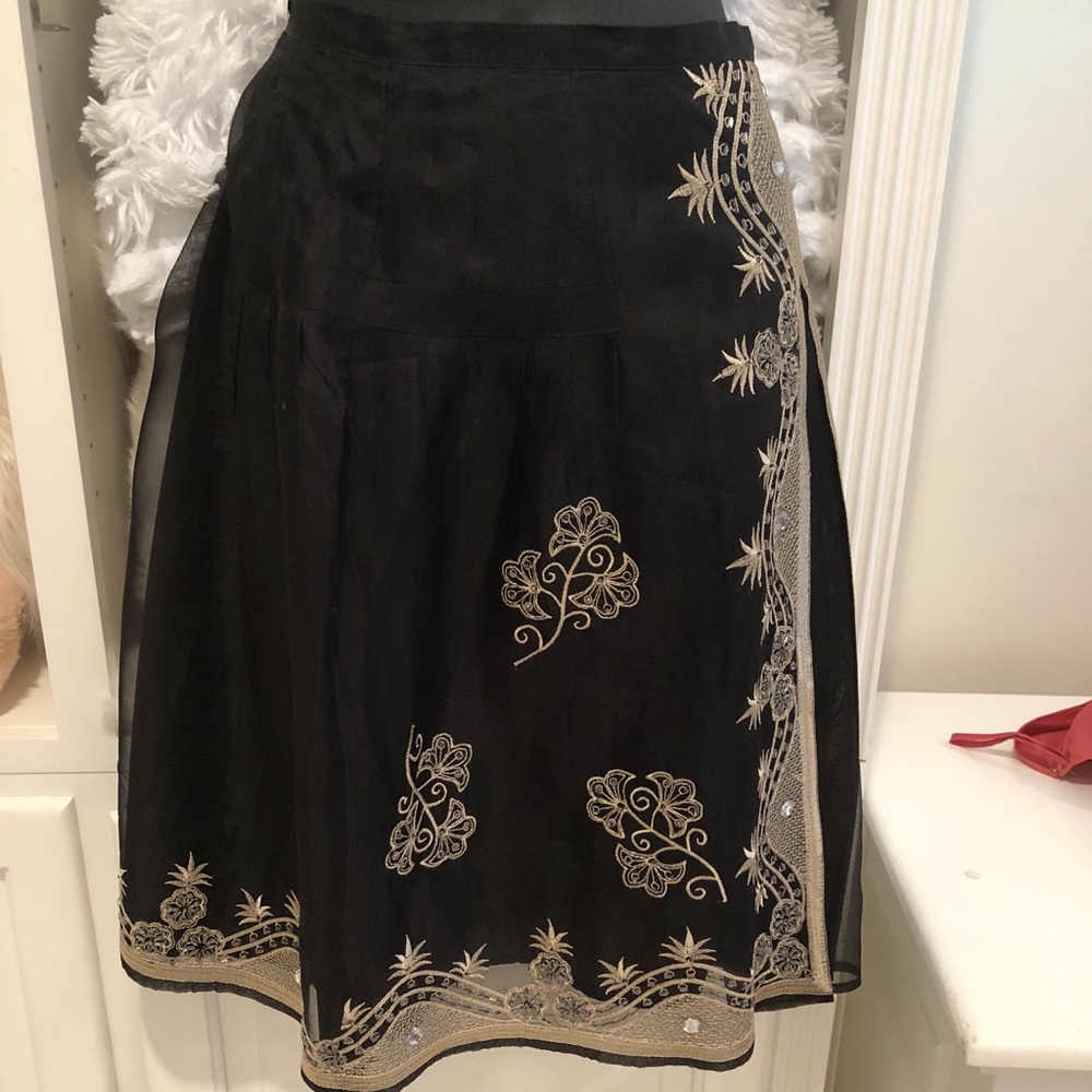 Beautiful skirt for work, casual or date night.